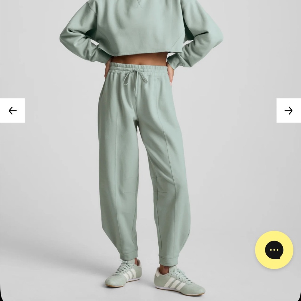 Beyond Yoga Luxefleece Barrel Sweatpant